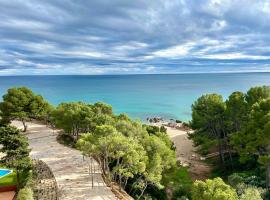 MIAMI PLAYA SIRENS en Cala Sirenas FREE WIFI, hotel en Mont-roig
