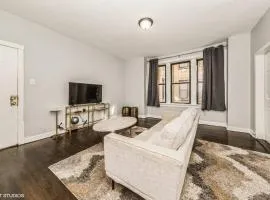 2 BR Apt Near U Chicago Campus & the Lakefront!