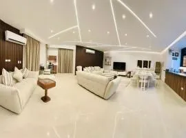 Lux private home Sheikh zayed