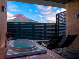 Mt Fuji View and Private Sauna Ryokan Shizuku しずく, хотел в Яманакако