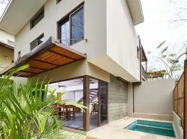 Green Turtle Townhome #4 Private Pool & Garden 300Mtrs to Beach