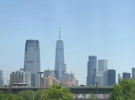 Private Apartment with NYC VIEWS right outside NYC