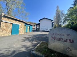 Cambo-les-Bains T2 avec piscine et WiFi, cosy pour 2 personnes - FR-1-495-143, hotel in Cambo-les-Bains