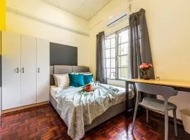 7 min to Sunway Pyramid Deluxe Room Shared House at PJS9