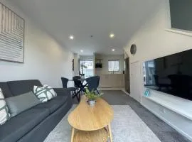 Parkside Retreat - 3 Beds -Sleeps 6 Near Westfield