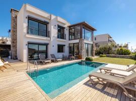Elegant Villa Private Pool & Stunning Views, hotel com banheiras de hidromassagem em Bodrum City