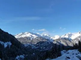 LOCATION STUDIO 4 PERSONNES VALFREJUS - Les Melezets 1