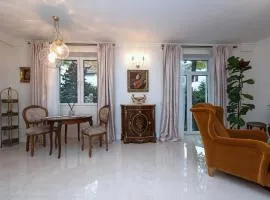 Luxury apartment in Vilnius old town with private garden