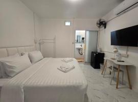 The Oasis Inn, quán trọ ở Hua Hin
