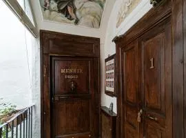 Menhir Rooms