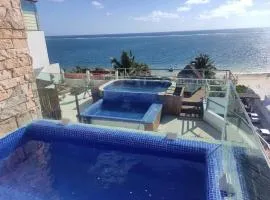 Bonita habitación con pequeña piscina a aire libre