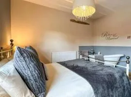 Meadow View Cottage - cosy, romantic & 20 mins from Alton Towers