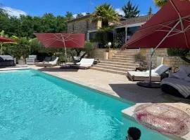 Gîte 1 à 6 personnes Rez de jardin de la villa piscine et sauna à partager Jacuzzi en option