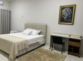 Madeira Lofts - Suite 03 Centro, hotel di Juína