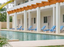 2 BD Suite with Balcony, Rooftop Pool, Hot Tub, Gym #207, hotel en Playa del Carmen