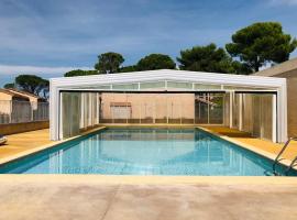 Gîte confortable avec terrasse, piscine, ξενοδοχείο σε Calvisson