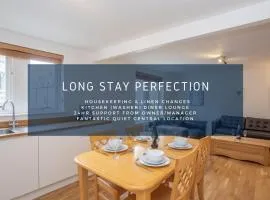 Dwellcome Home Ltd 2 King Beds West End Apt, Half Mile to Union Street yet Quiet, Free Allocated Parking Space at Rear Entrance & Fast WIFI, Ideal for Long Term Contractor, Corporate, etc Stays, Regular Housekeeping Option - See Our Site for Assurance