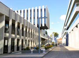 Residencia Universitaria Resa Roberto de Nobili, hotel in Sant Cugat del Vallès