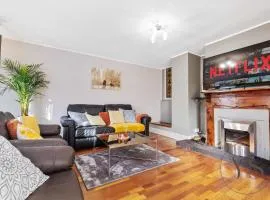 4Bed Family Home Jacuzzi Games Room Parking