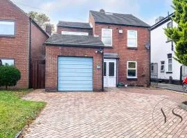 4BR Family Home in 89 Highgate with Jacuzzi, Games Room & Free Parking Near Birmingham