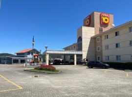 Hotel 10 Itajai/Navegantes, hotelli kohteessa Itajaí