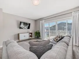 Bright Pet Friendly SE Calgary Home