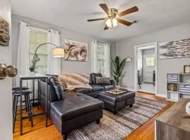 East Hill Retreat Near Beaches & Downtown