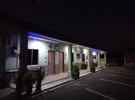 D'Desa Qaseh Chalet, khách sạn khoang ngủ ở Kampong Pantai Ayer Hitam