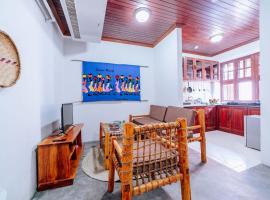 Roots at Train's House, hotel v destinaci Ngambo