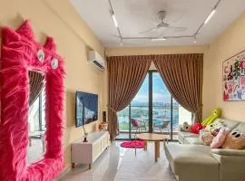 FunxVivid Seaview 2BR 2CP near SG CIQ KSL ZooJB Free Netflix WiFI