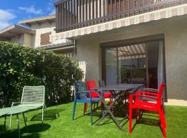 Maison tr&egrave;s agr&eacute;able avec ext&eacute;rieurs, bien situ&eacute;e au plan d'eau Embrun, strandhotel i Embrun