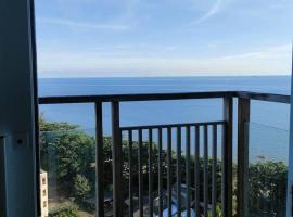 Oceanfront 2br Apartment, hotel u gradu Stalkudo