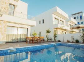 Viesnīca LIV & CO Suites & Villas pilsētā Voroklini