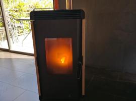 Caba&ntilde;a 8 a 9 personas ideal 2 matrimonios y ni&ntilde;os, chal&eacute; alpino em Co&ntilde;aripe