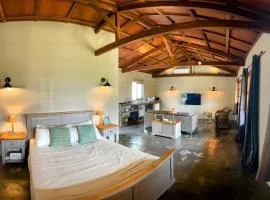 Lakaz Kannell - Vanilla Lodge, secluded outside bath & shower infinity pool