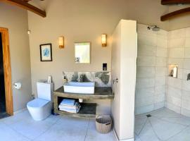 Lakaz Kannell - Vanilla Lodge, secluded outside bath & shower infinity pool, cabin in Cap Malheureux