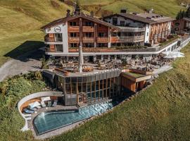 Hotel Goldener Berg, hotel v destinácii Lech am Arlberg