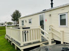 Beautiful 8 Birth Holiday Home - Tattershall Lakes, hotell i Tattershall