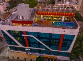 Udaipur में, होटल Pax Hotel Grand Blue 3 min walk from Udaipur city Railway Station