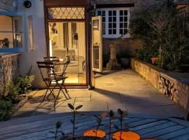 New - Stylish Cotswold cottage