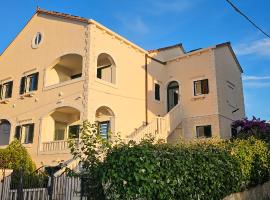 Apartments Sea Pearls, hotel u gradu Supetar