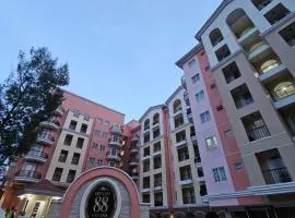 Cozy 2BR with Balcony in Mines View Park by Peniel's Getaway