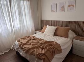 Dpto pleno corazón de temperley nuevo, 3 personas, hotel in Temperley