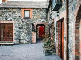 Cosy Rustic Cottages for Large Groups