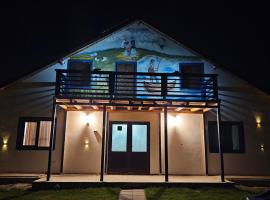 Casa de la Dunăre-Dăeni, hotel com banheiras de hidromassagem em Dăeni