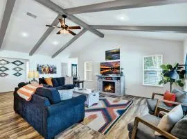 Peach Street Retreat - Fire Pit and Close to Main St