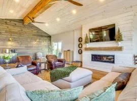 Hope Retreat with Furnished Deck Near Parks!