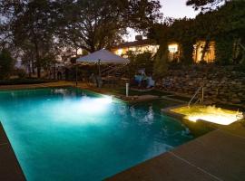 Yosemite Mountain Top Retreat Hilltop Manor Pool Spa, hotel v destinaci Mariposa