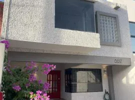 Plácida casa cerca del consulado a 1500 metros del consulado americano