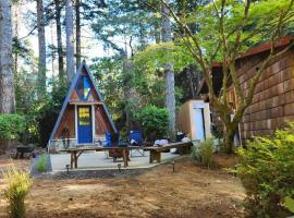 Cozy cabin on Laurel Lake, hotel v destinaci Bandon